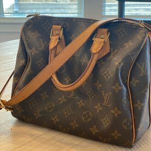 Speedy Louis Vuitton with shoulder strap